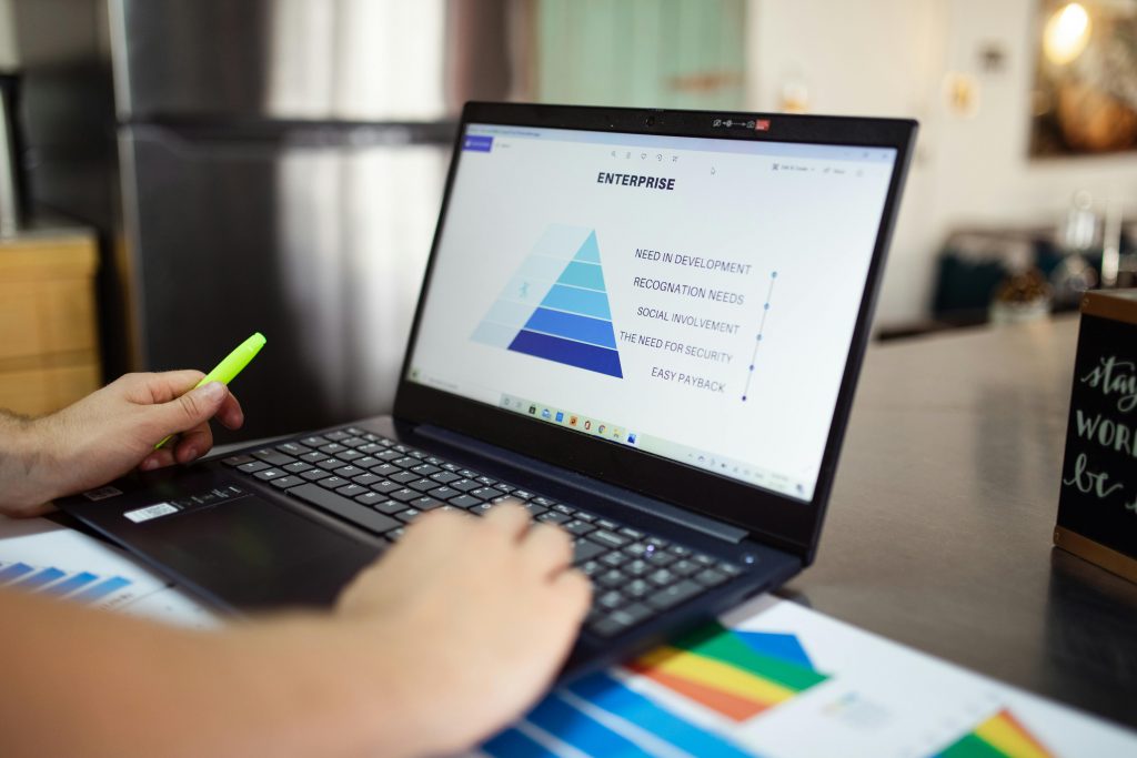 Développement de solutions sur mesure pour optimiser les opérations.